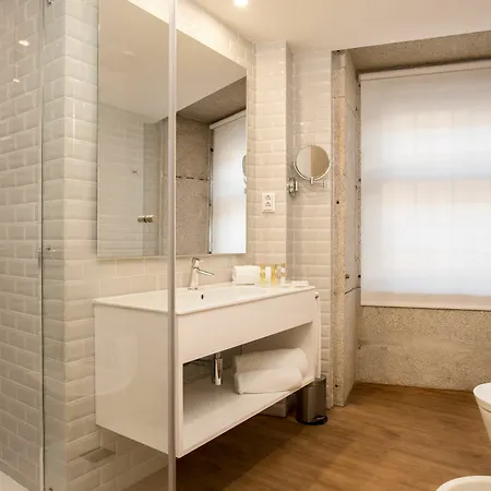 Exe Almada 4* Porto