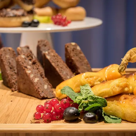 Exe Almada فندق 4*