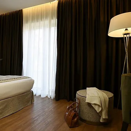 Exe Almada 4* Porto