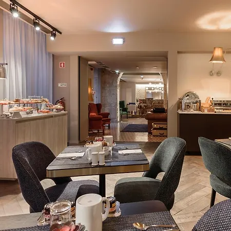 Exe Almada Hotel 4*